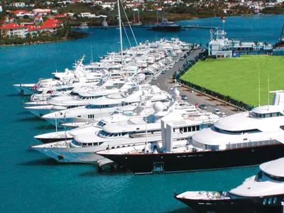 Yacht Club at Isle del Sol, marina in Simpson Bay, Sint Maarten — photo 3