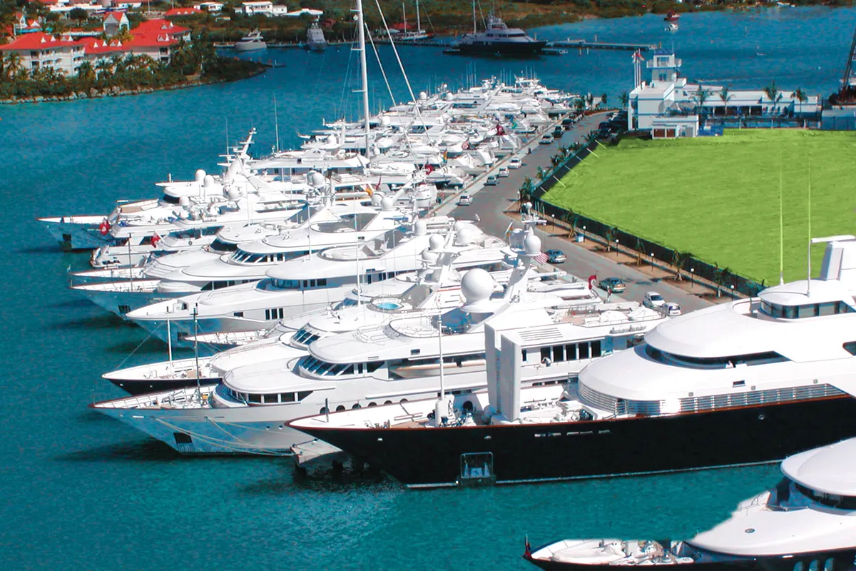 Yacht Club at Isle del Sol, marina in Simpson Bay, Sint Maarten — photo 3