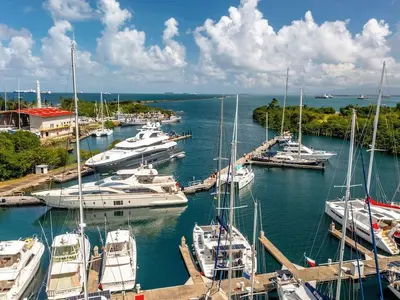 Shelter Bay Marina in Cristóbal, Panama — photo 5