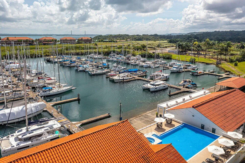Shelter Bay Marina in Cristóbal, Panama — photo 6