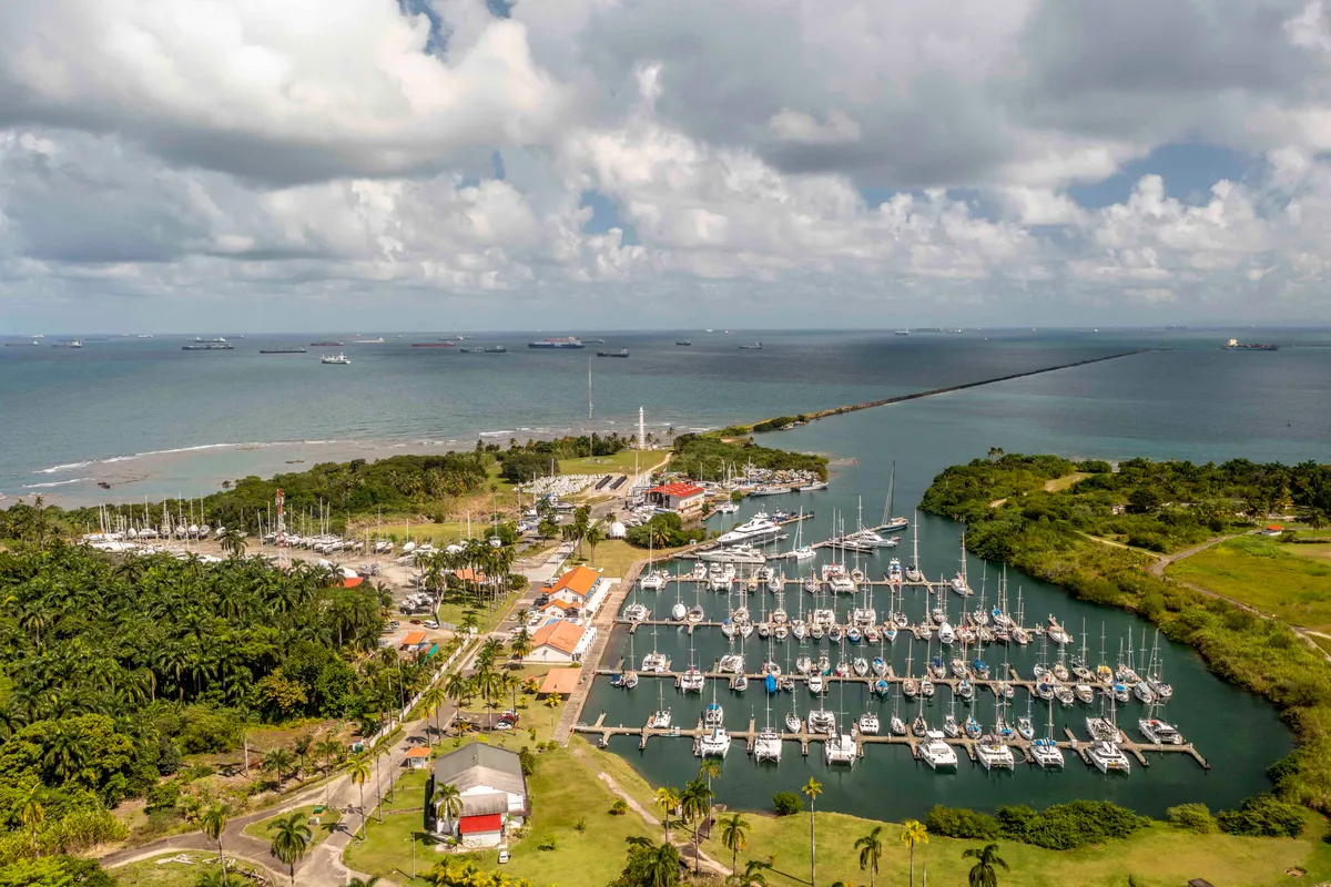 Shelter Bay Marina in Cristóbal, Panama — photo 2