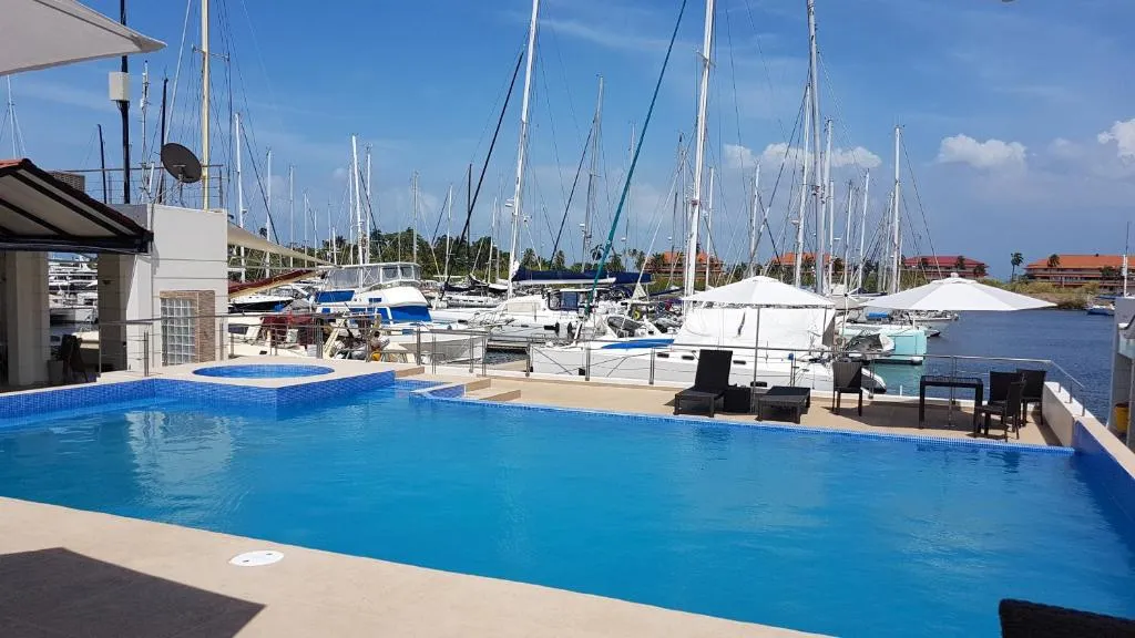 Shelter Bay Marina in Cristóbal, Panama — photo 4