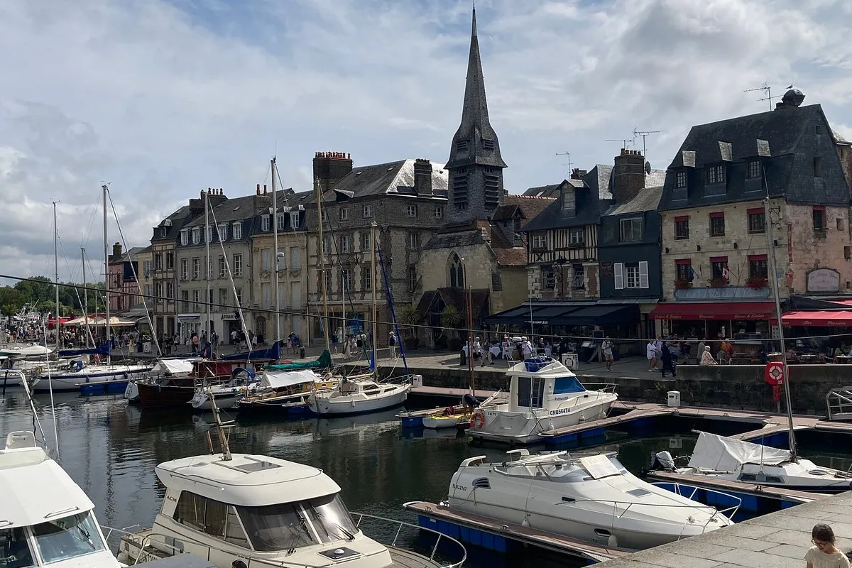 Vieux Bassin, marina in Honfleur, France — photo 6