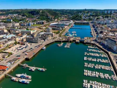 Port Chantereyne, marina in Cherbourg-en-Cotentin, France — photo 2