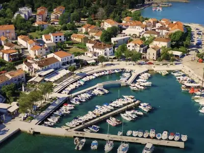 Njivice Marina
