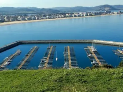 Puerto deportivo de Laredo, marina in Laredo, Spain — photo 4