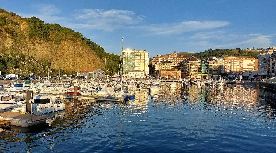 Puerto deportivo de Laredo, marina in Laredo, Spain — photo 2