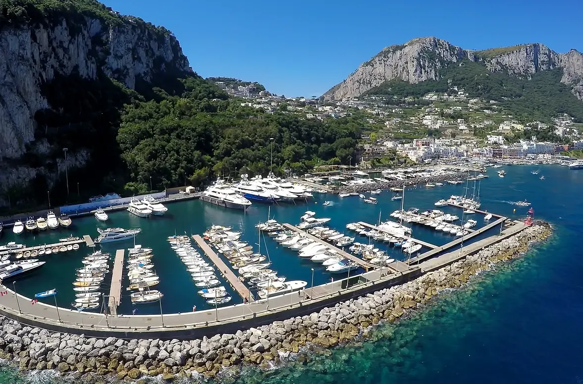 Porto Turistico di Capri, marina in Capri, Italy — photo 3