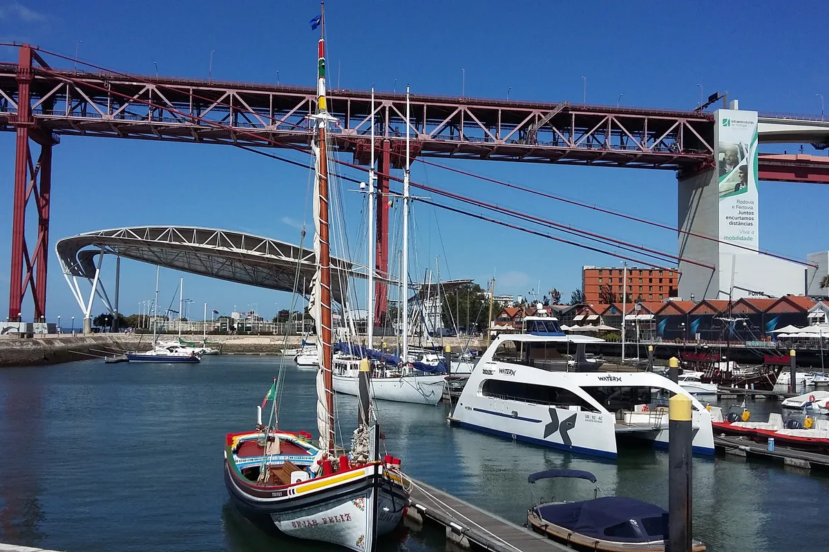 Santo Amaro Dock, marina in Lisbon, Portugal — photo 5