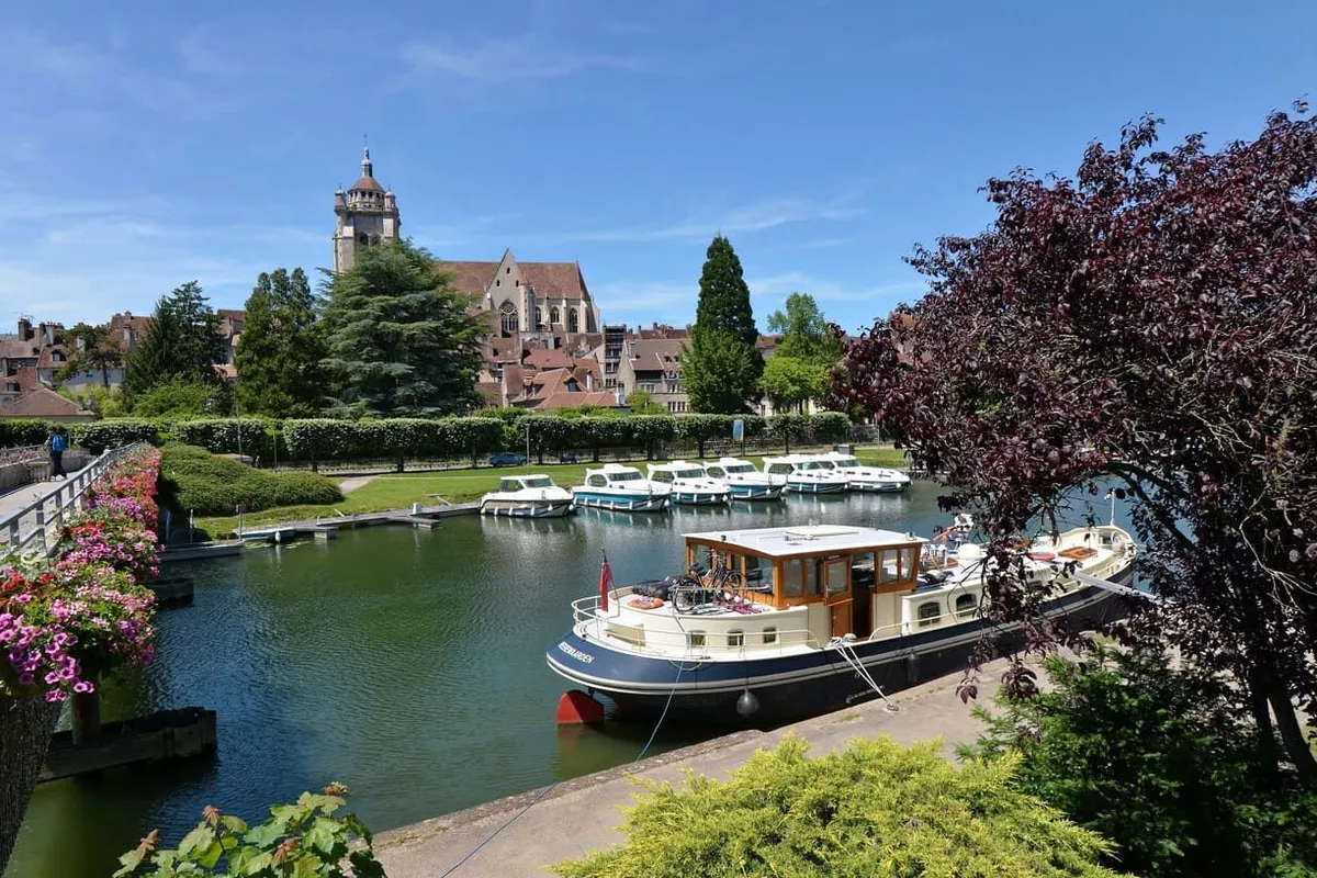 Port de Dole, marina in Dole, France — photo 8