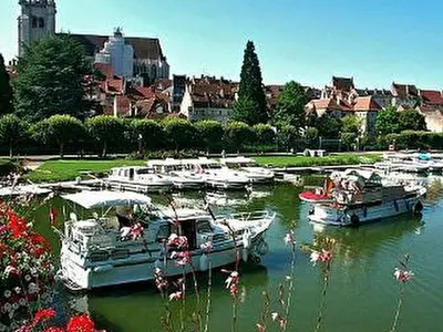 Port de Dole, marina in Dole, France — photo 2