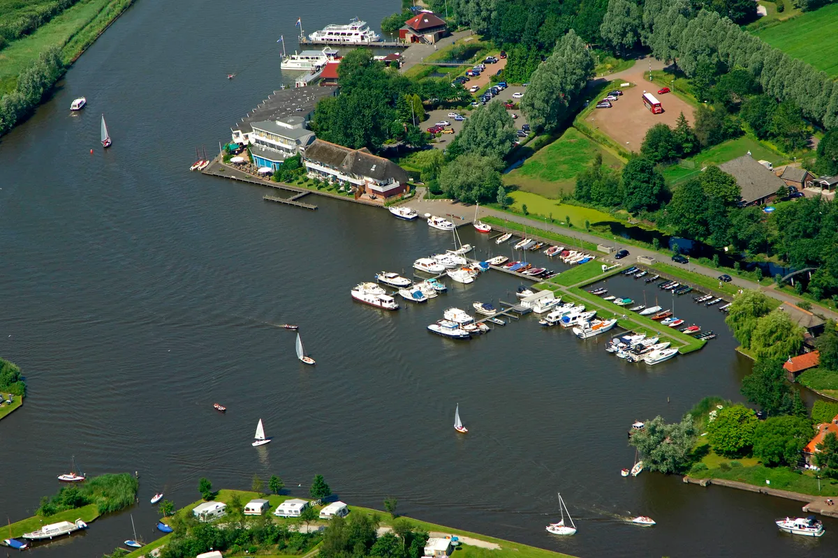 Passantenhaven Heergerwâl, marina in Heeg, Netherlands — photo 4