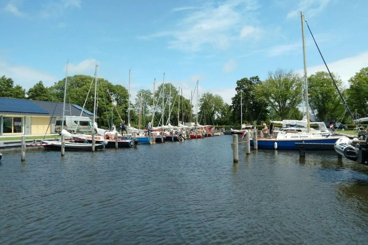 Passantenhaven Heergerwâl, marina in Heeg, Netherlands