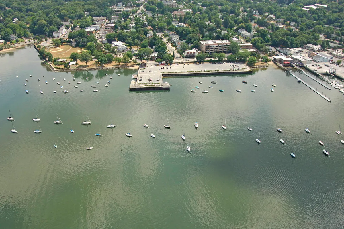 Brewer Capri Marina West in Village of Manorhaven, United States — photo 9