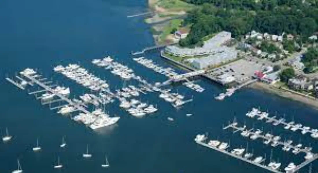 Brewer Capri Marina West in Village of Manorhaven, United States — photo 2
