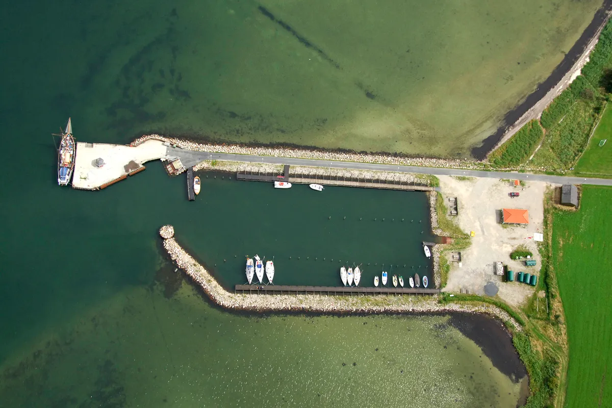 Skarø Havn, marina in Skarø By, Denmark
