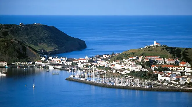 Cais de Santa Cruz, marina in Horta, Portugal — photo 3