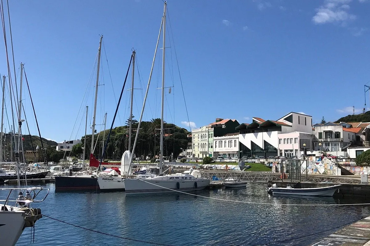 Cais de Santa Cruz, marina in Horta, Portugal — photo 4