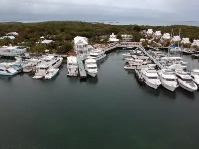 Hope Town Harbour, marina in Hope Town, Bahamas — photo 5