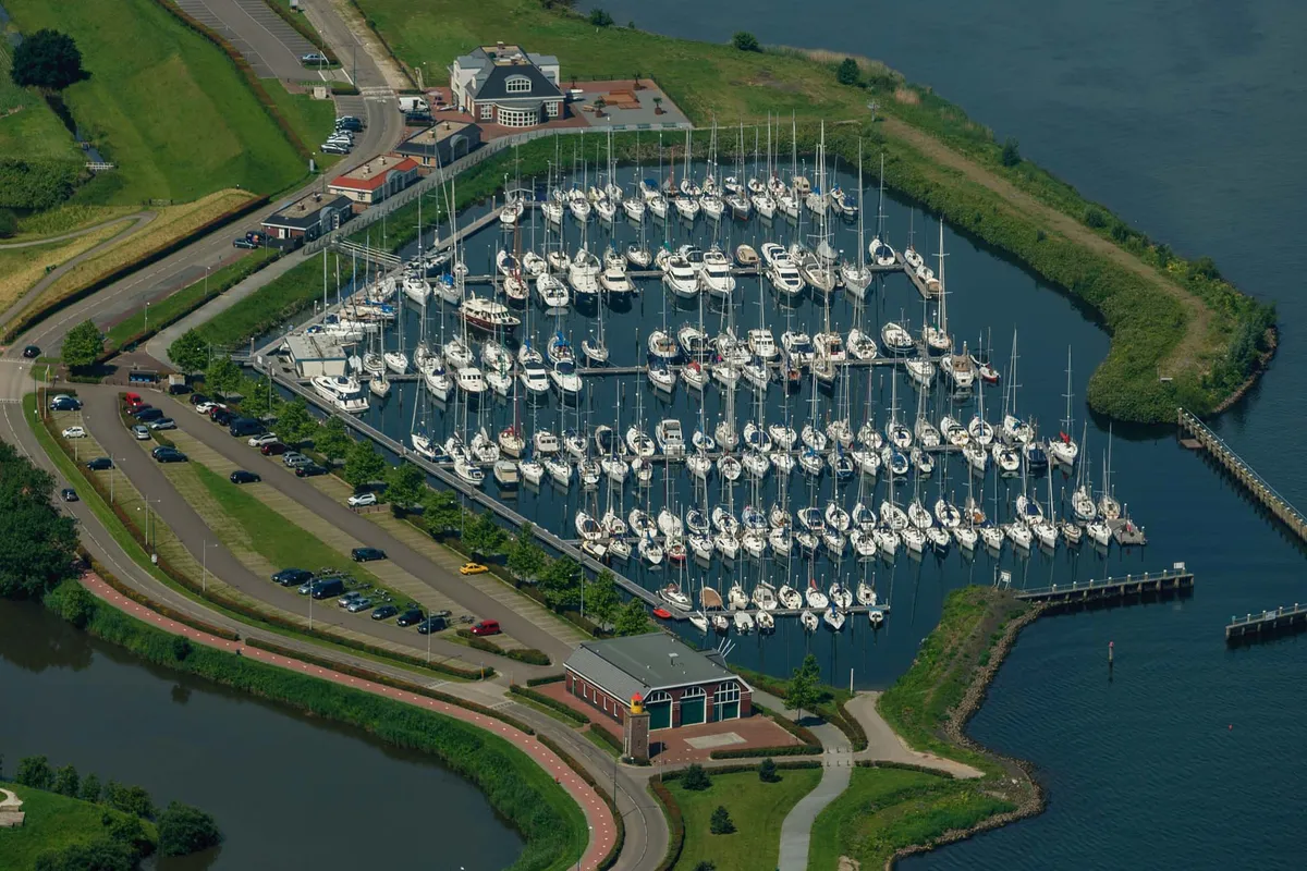 Jachthaven De Batterij, marina in Willemstad, Netherlands