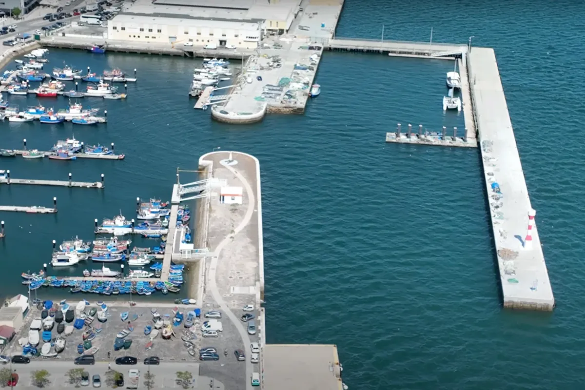 Porto de Pesca de Sines, marina in Sines, Portugal — photo 6