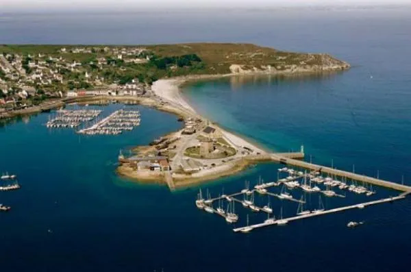 Port du Notic, marina in Camaret-sur-Mer, France — photo 3