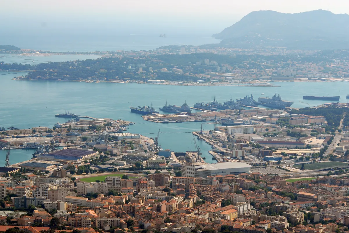 Bassin du Chateau, marina in Le Lavandou, France — photo 6