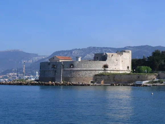 Bassin du Chateau, marina in Le Lavandou, France — photo 9