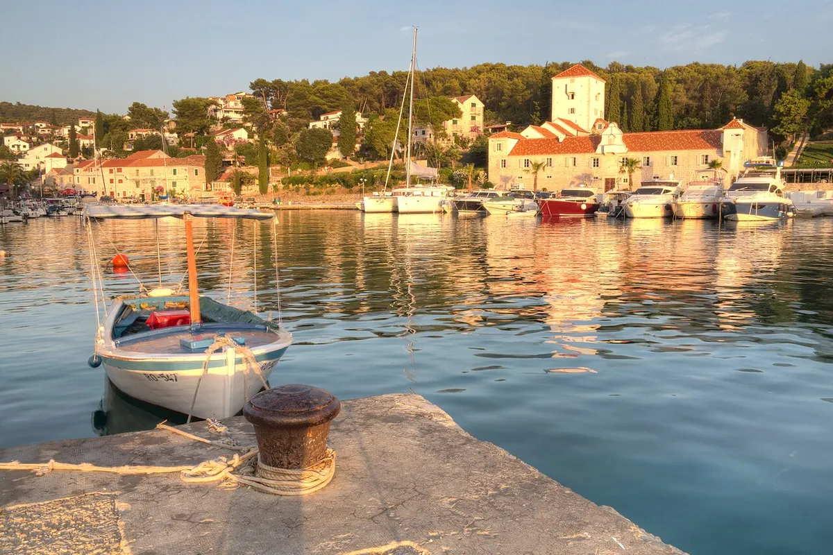 Maslinica Harbour, marina in Maslinica, Croatia — photo 4