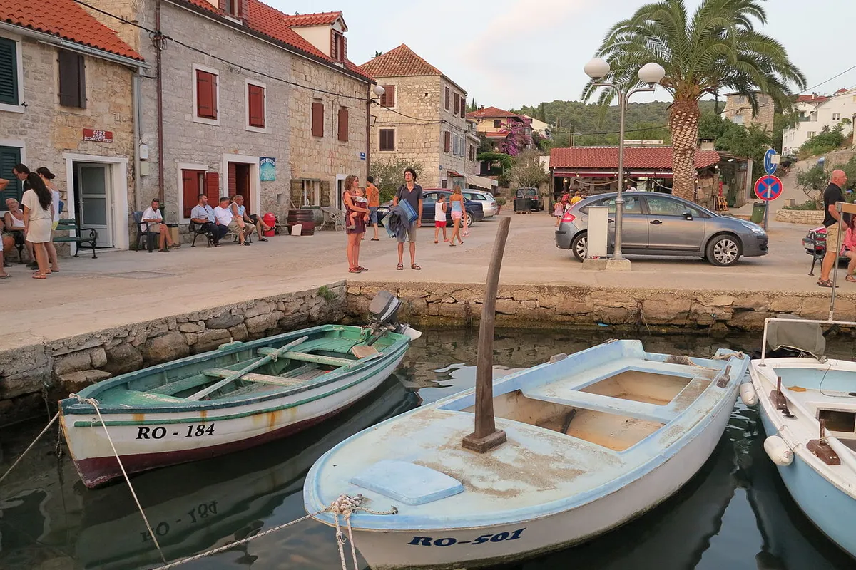 Maslinica Harbour, marina in Maslinica, Croatia — photo 6