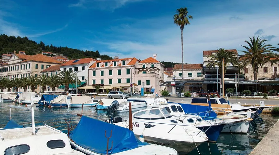 Komunalna Lučica Luka Korčula (PORTO UŠ), marina in Grad Korčula, Croatia — photo 5