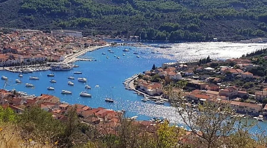 Komunalna Lučica Luka Korčula (PORTO UŠ), marina in Grad Korčula, Croatia — photo 4