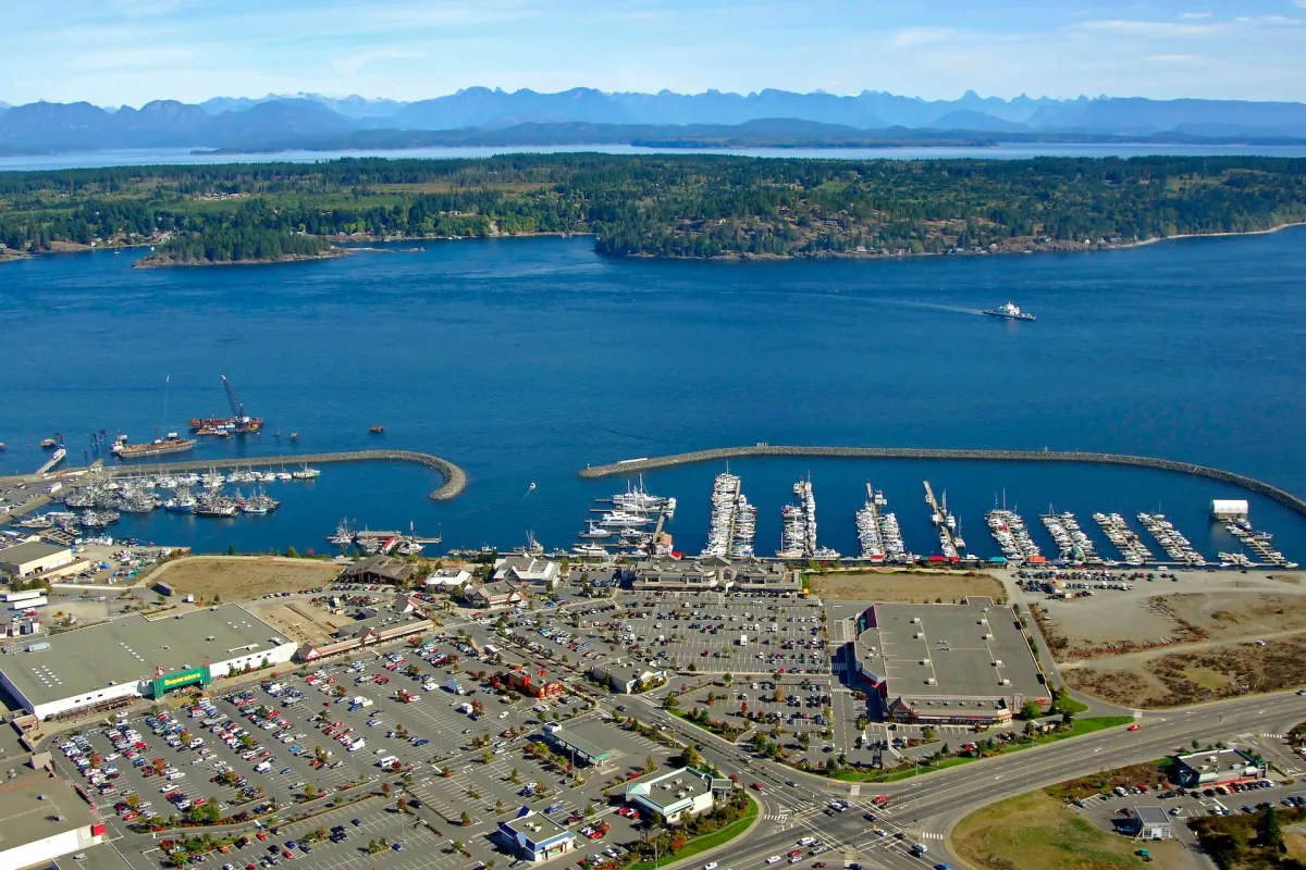 Discovery Harbour Marina in Campbell River, Canada — photo 3