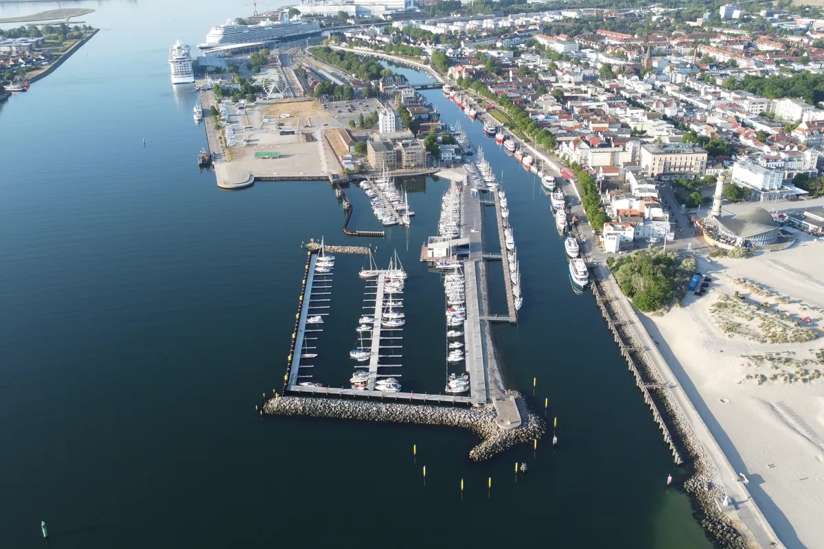 Yachthafen Mittelmole - Sportschule Warnemünde, marina in Rostock, Germany — photo 5