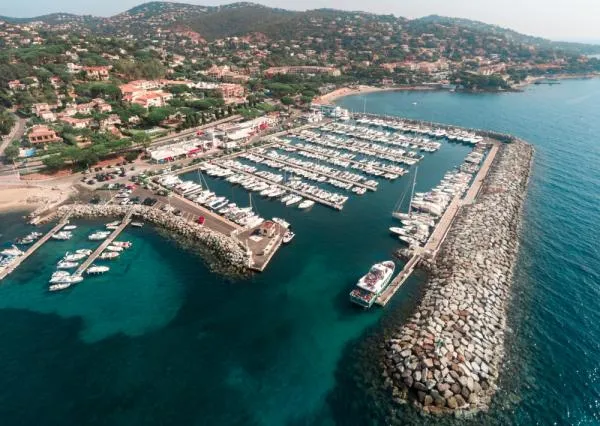 Port du Poussaï, marina in Saint-Raphaël, France — photo 6