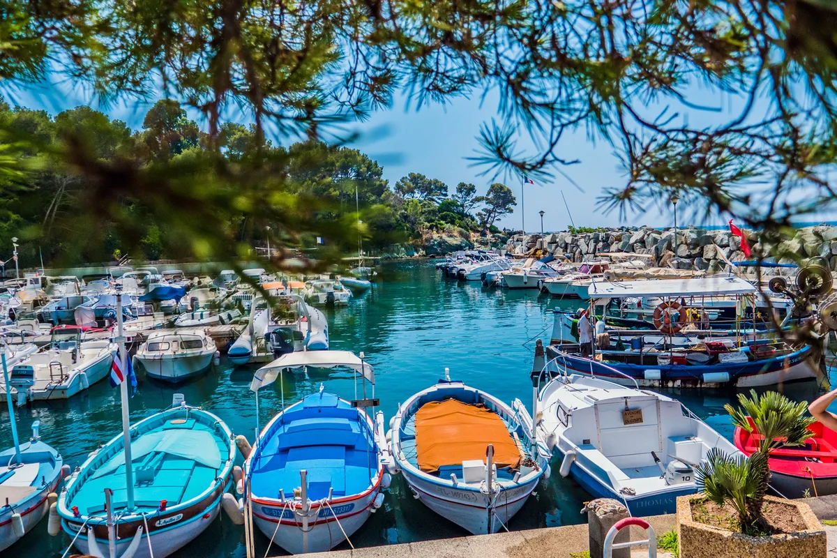 Port du Poussaï, marina in Saint-Raphaël, France — photo 3