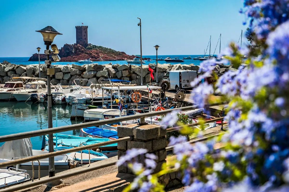 Port du Poussaï, marina in Saint-Raphaël, France — photo 2