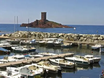 Port du Poussaï, marina in Saint-Raphaël, France — photo 5