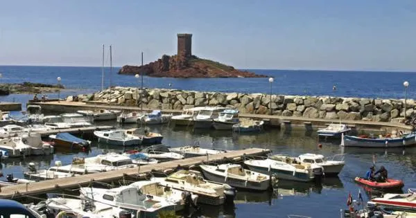 Port du Poussaï, marina in Saint-Raphaël, France — photo 5