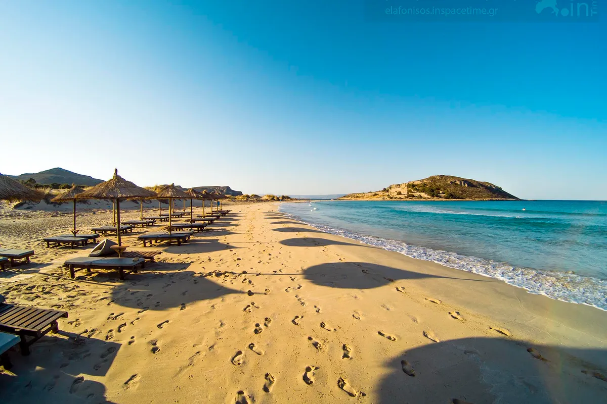 Sarakiniko Bay, anchorage in Lefki, Greece