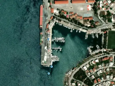 Chalkis Commercial Port, marina in Chalkida, Greece — photo 2
