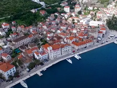 Luka Vis, marina in Grad Vis, Croatia — photo 2