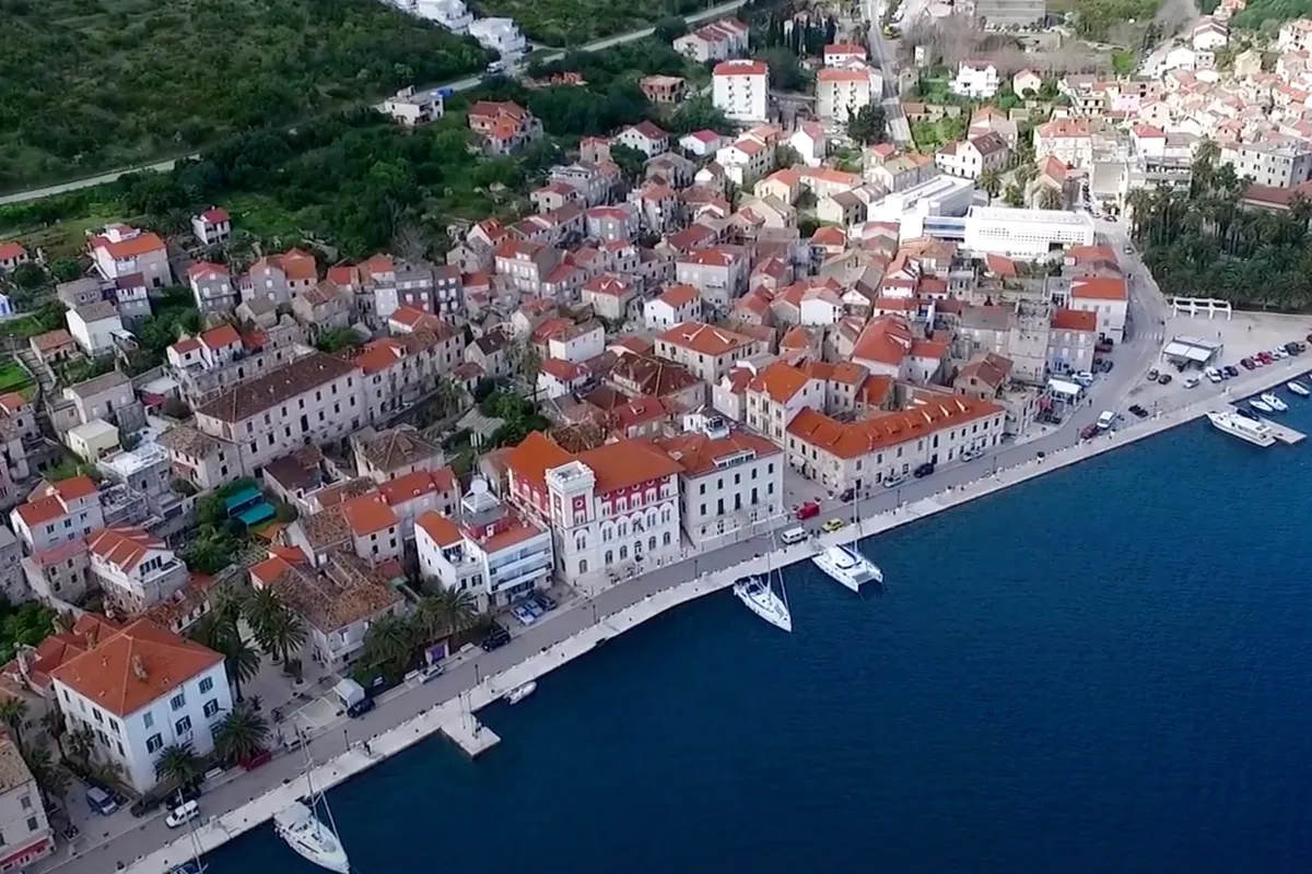 Luka Vis, marina in Grad Vis, Croatia — photo 2