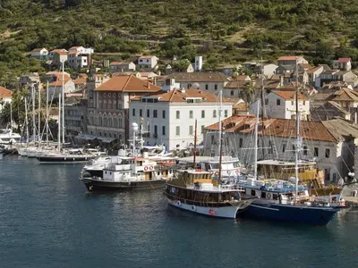 Luka Vis, marina in Grad Vis, Croatia — photo 3