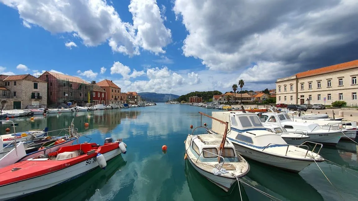 Luka Kaštel Stari, marina in Grad Kaštela, Croatia — photo 4
