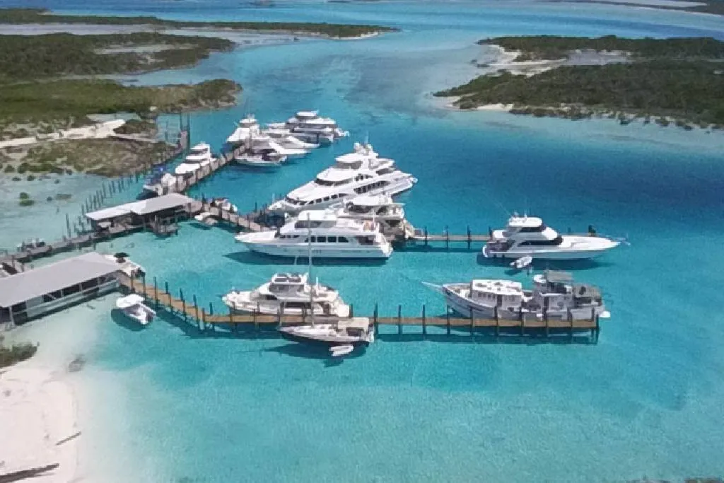 Exumas, Staniel Cay Marina in Exuma, Bahamas — photo 3