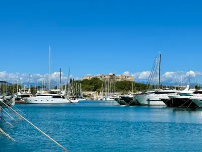 Port Vauban, marina in Antibes, France — photo 2