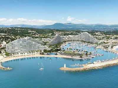 Port Vauban, marina in Antibes, France — photo 3