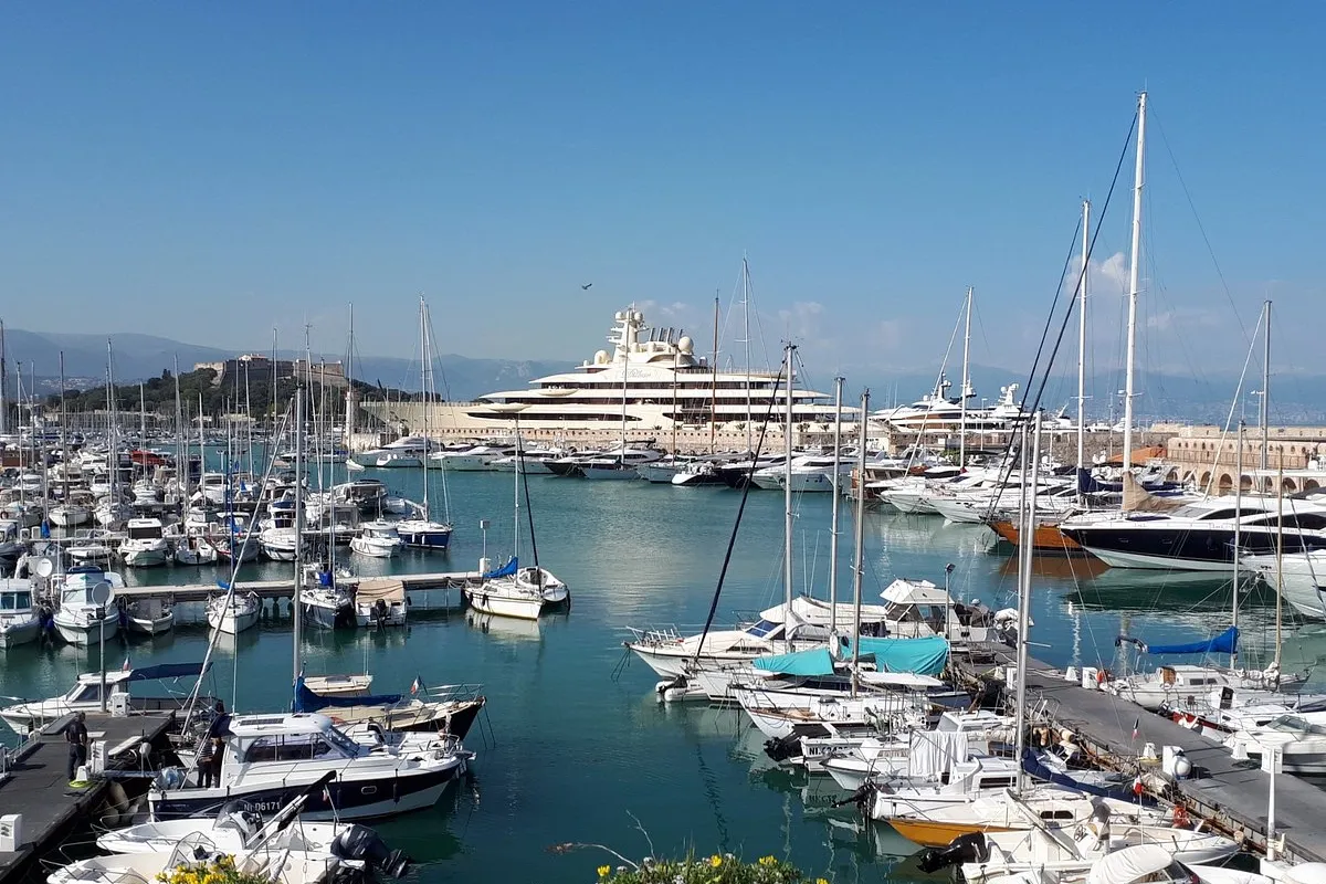 Port Vauban, marina in Antibes, France — photo 4