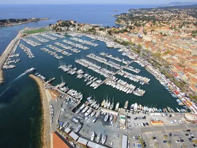 Port de Bandol, marina in Plan-d'Aups-Sainte-Baume, France — photo 2